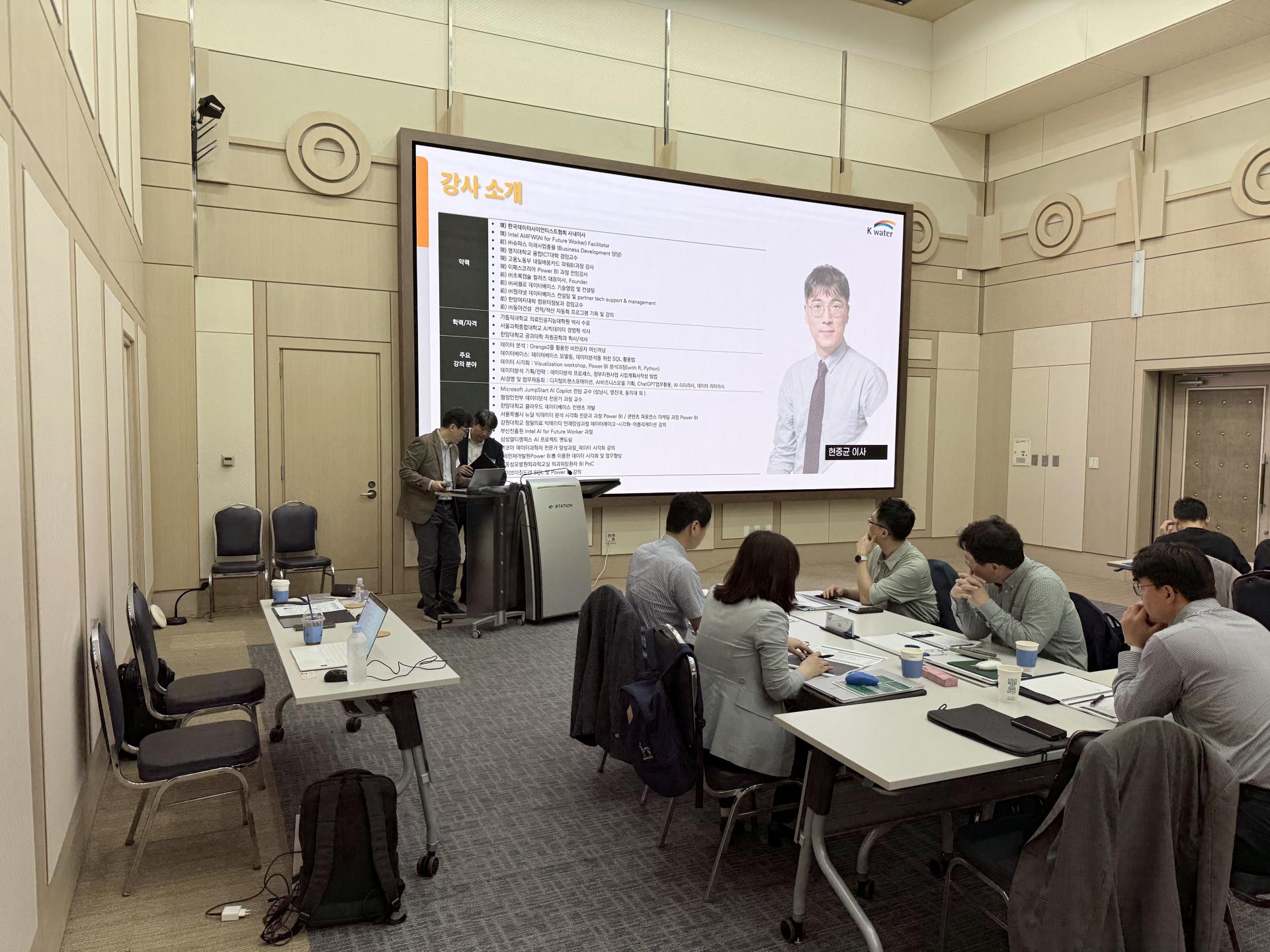 실습 중인 교육생